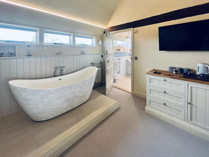 Dingle Marsh Barns Hotel ดันนิช ภายนอก รูปภาพ