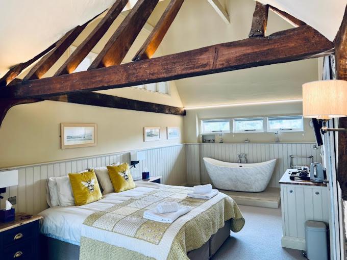 Dingle Marsh Barns Hotel ดันนิช ภายนอก รูปภาพ
